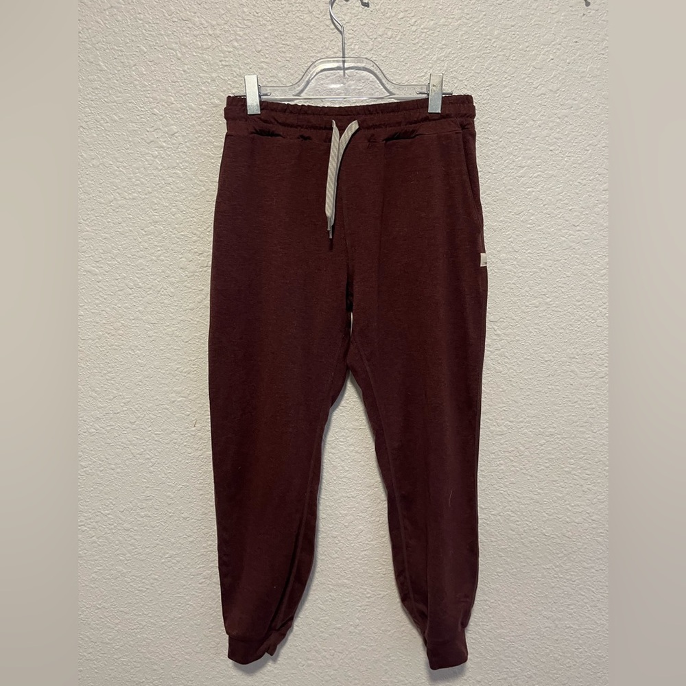 Vuori performance jogger in Mahogany Heather
